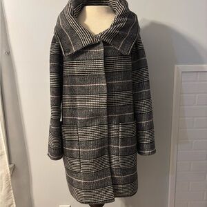 086C  Marcona wool blend Plaid Coat with hooded collar. Like new condition